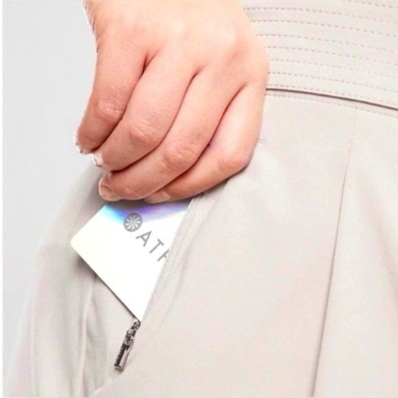 NWT ATHLETA Skyline Short Il Beige Lightweight Packable Paper bag Shorts - Picture 2 of 5